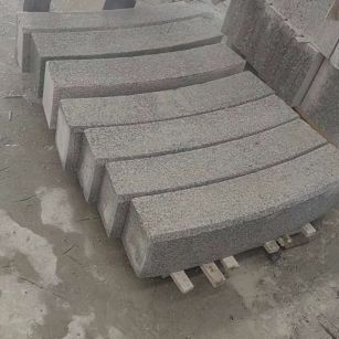 株洲芝麻白弧形路牙石