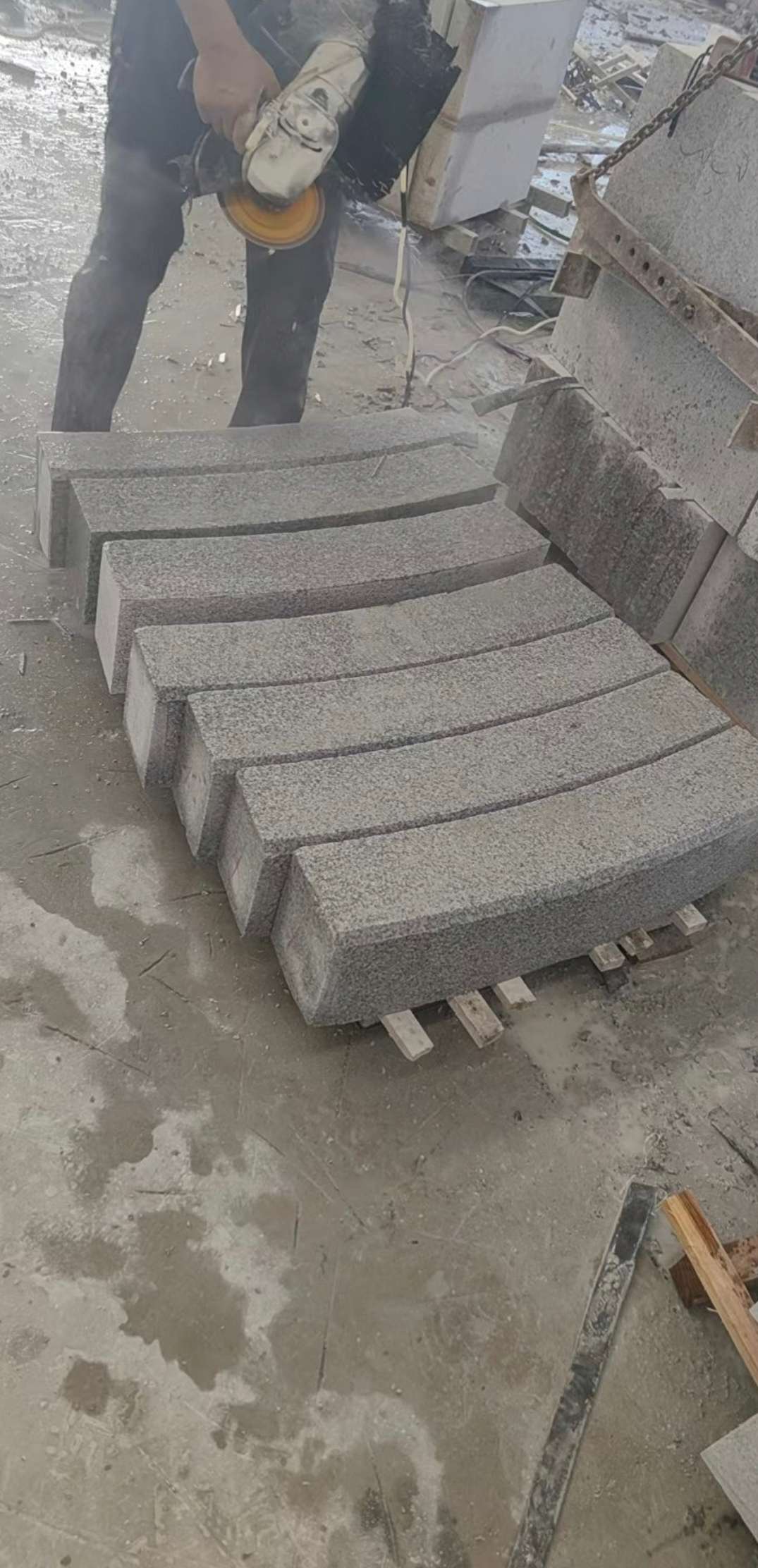 株洲芝麻白弧形路牙石